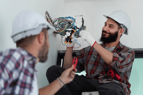 Electrician Dubai: Costs, DEWA Rules & Hiring Guide